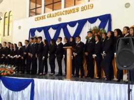 15 estudiantes becados por Fundación Tú Creas se gradúan en Guatemala